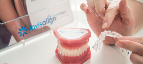 Invisalign - Vi retter dine skæve tænder.